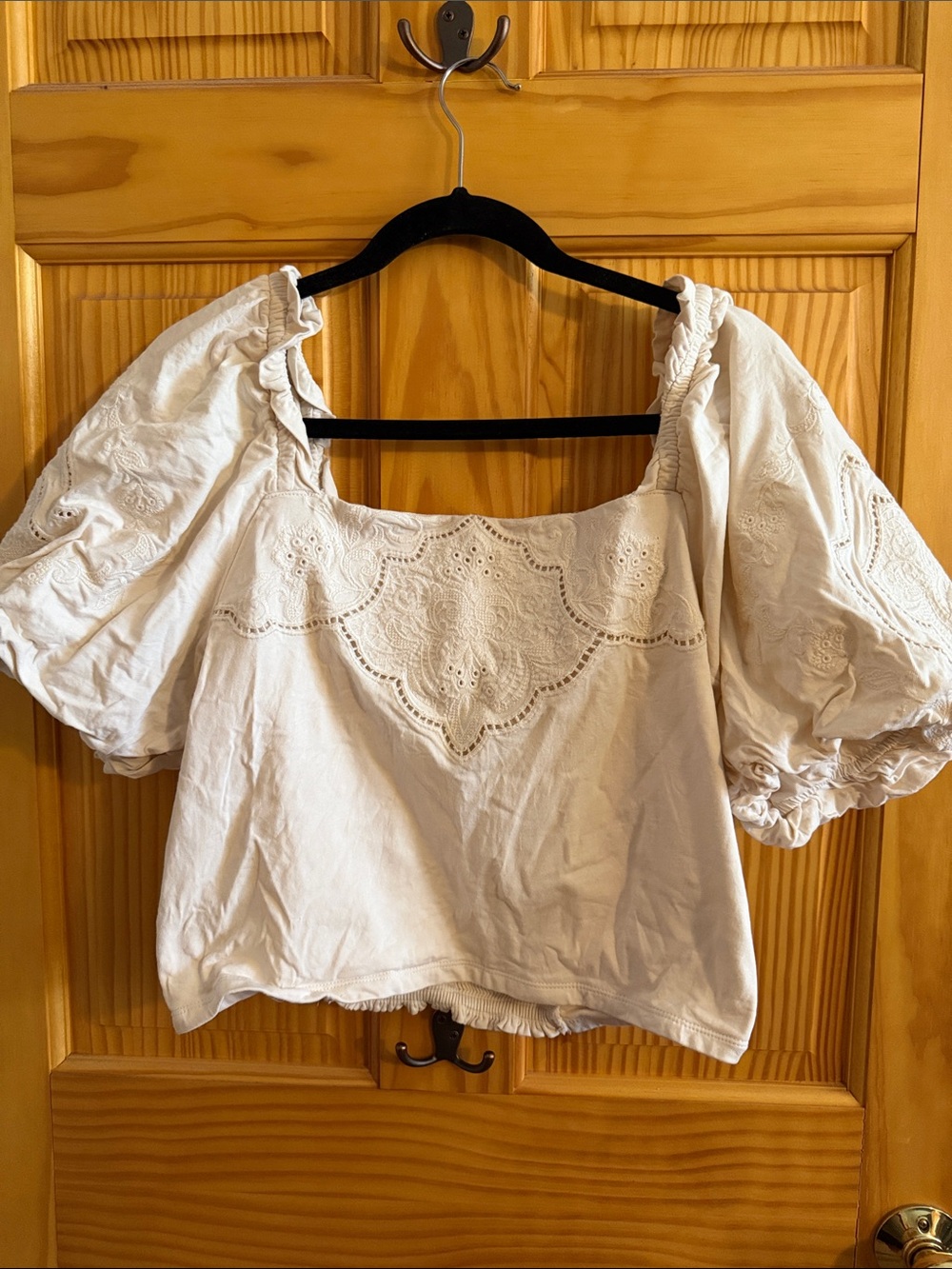 Express Cream Eyelet Puff-Sleeve Crop Top